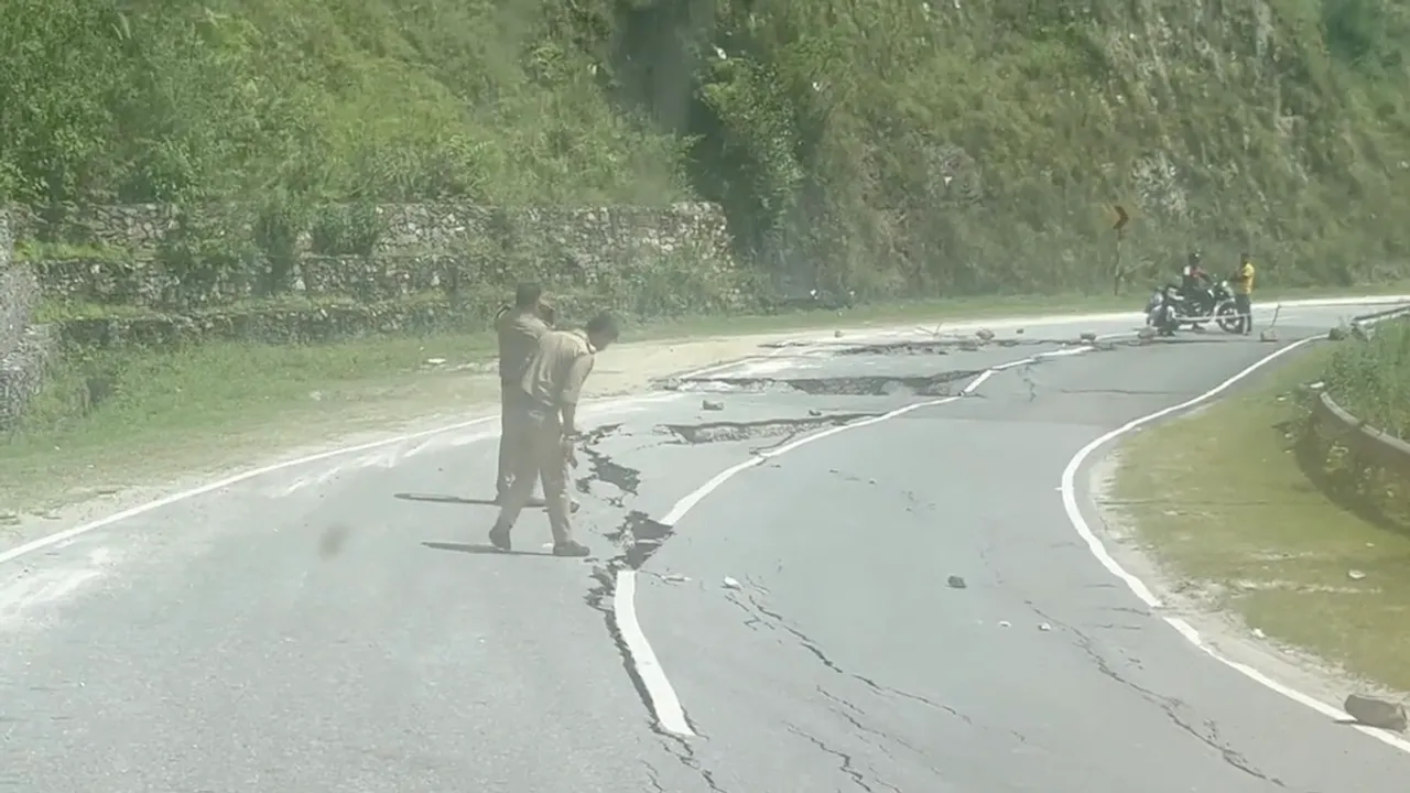 Cracks appear on Badrinath National Highway