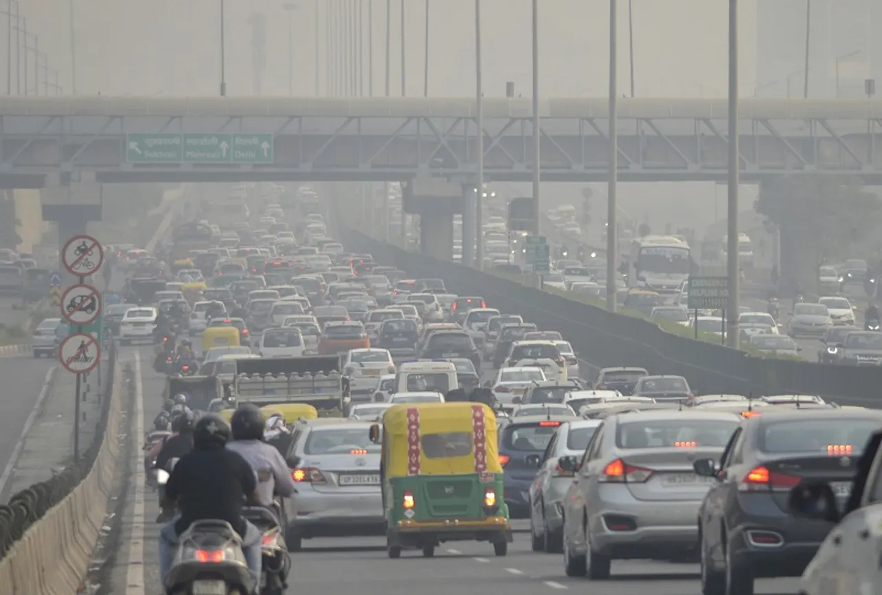 Delhi's air quality in 'poor' category, min temp 15.2 deg C