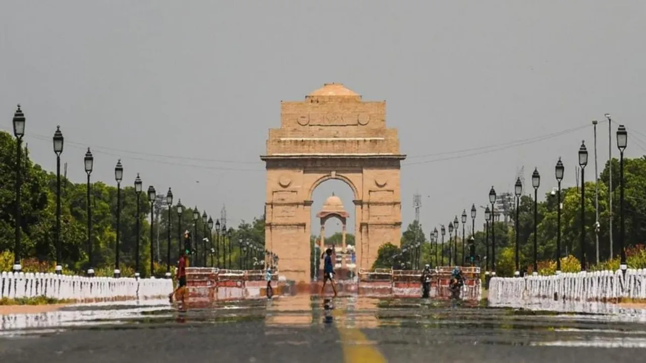 India Gate Delhi temperature.jpg