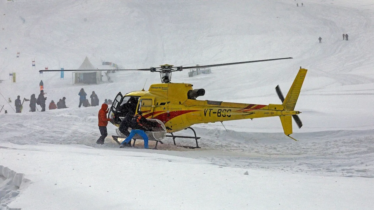 Russian skier dead in Gulmarg avalanche, 6 rescued