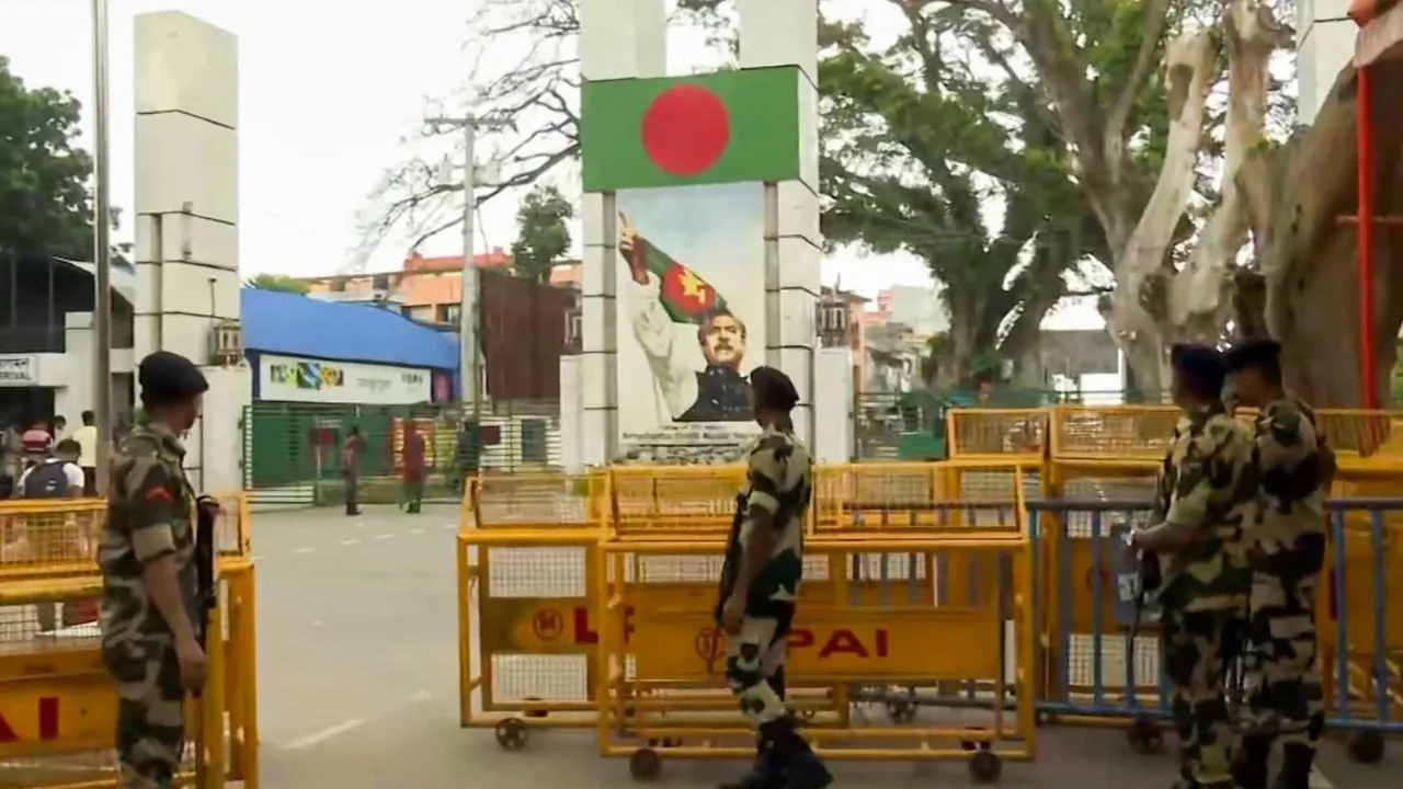 Border Security Force (BSF) personnel guard at the Petrapole border, in North 24 Parganas, Tuesday, Aug. 6, 2024.