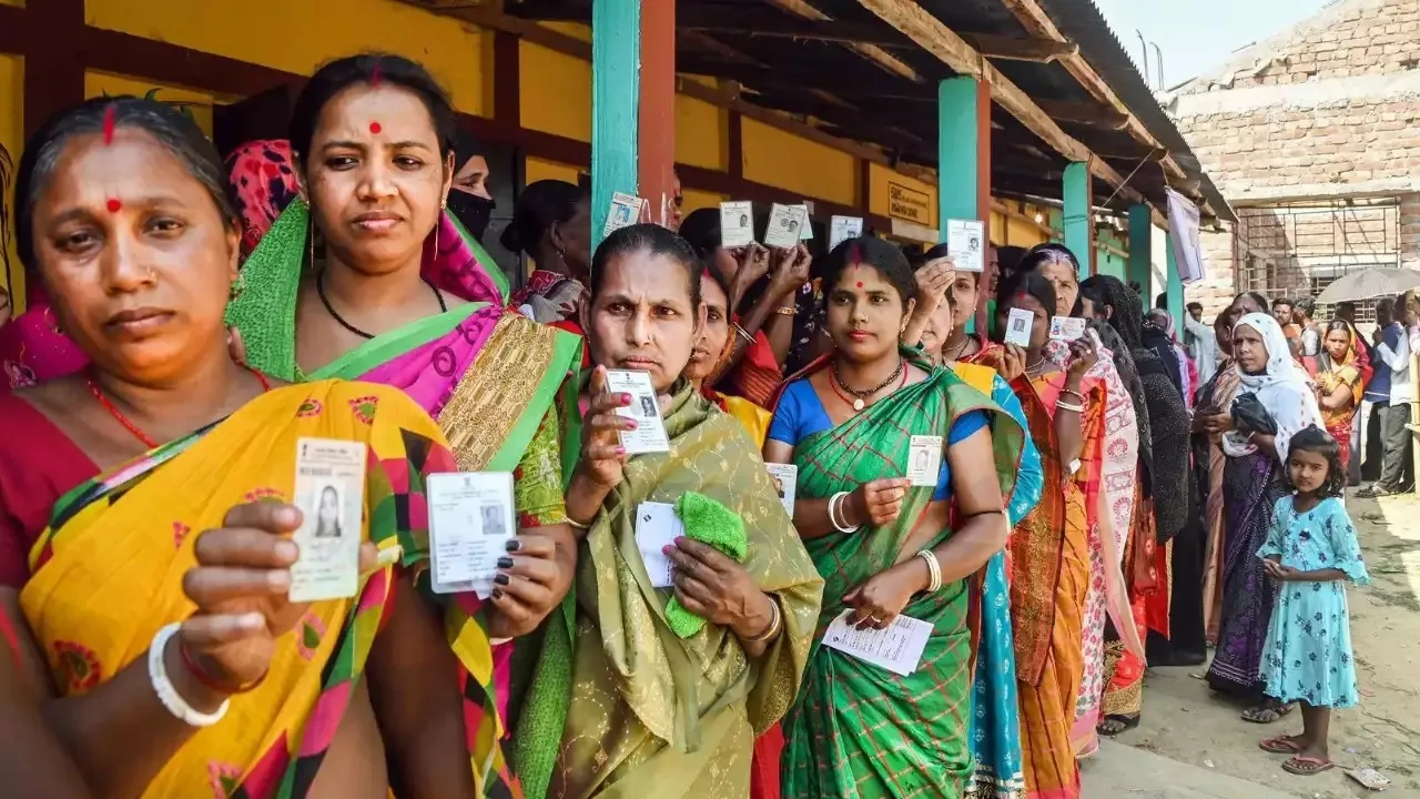 Parties woo migrant workers’ vote in West Bengal panchayat elections