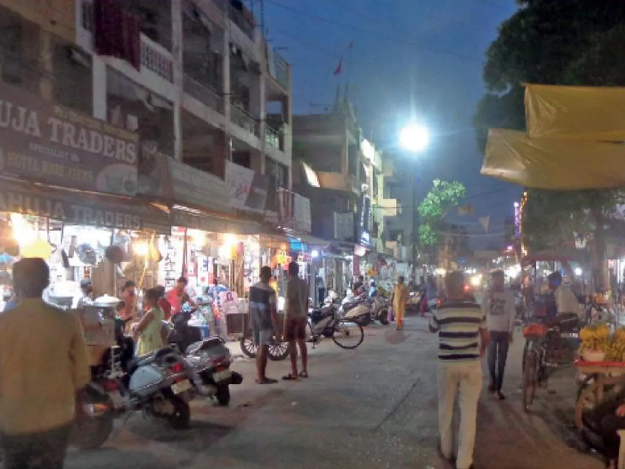 moti nagar market delhi.jpg