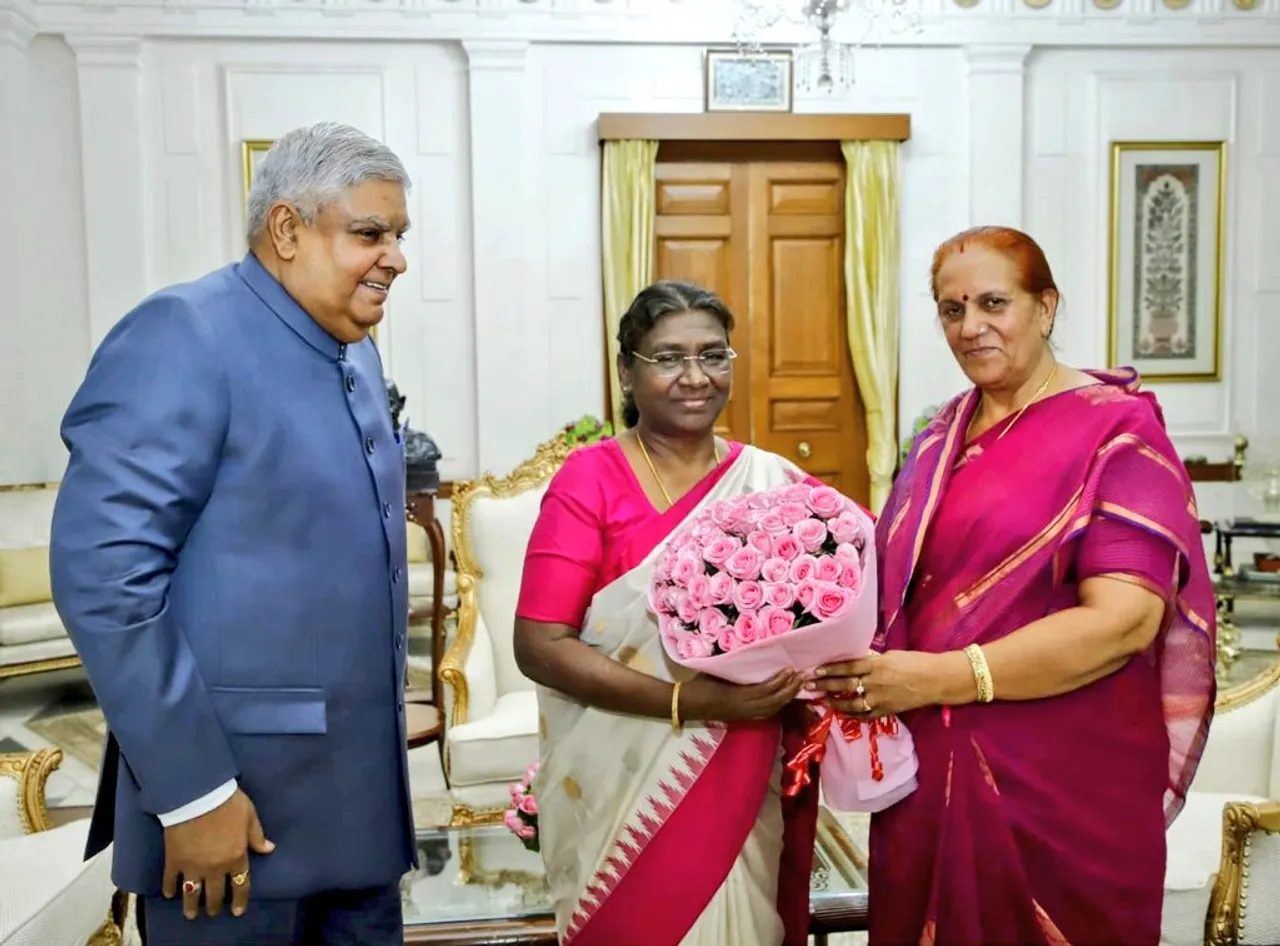 Vice President Dhankhar calls on President Murmu on her birthday