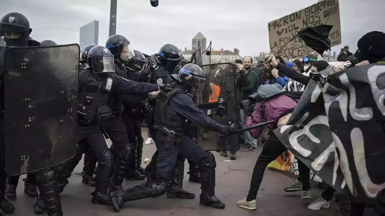France: Pension protests raise tension between police, demonstrators