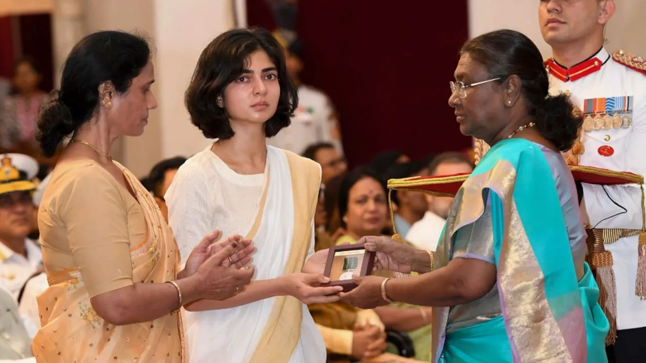 President Droupadi Murmu confers Kirti Chakra upon Captain Anshuman Singh, posthumously during the Defence Investiture Ceremony-2024 (Phase-I), at Rashtrapati Bhavan, in New Delhi, Friday, July 5, 2024.