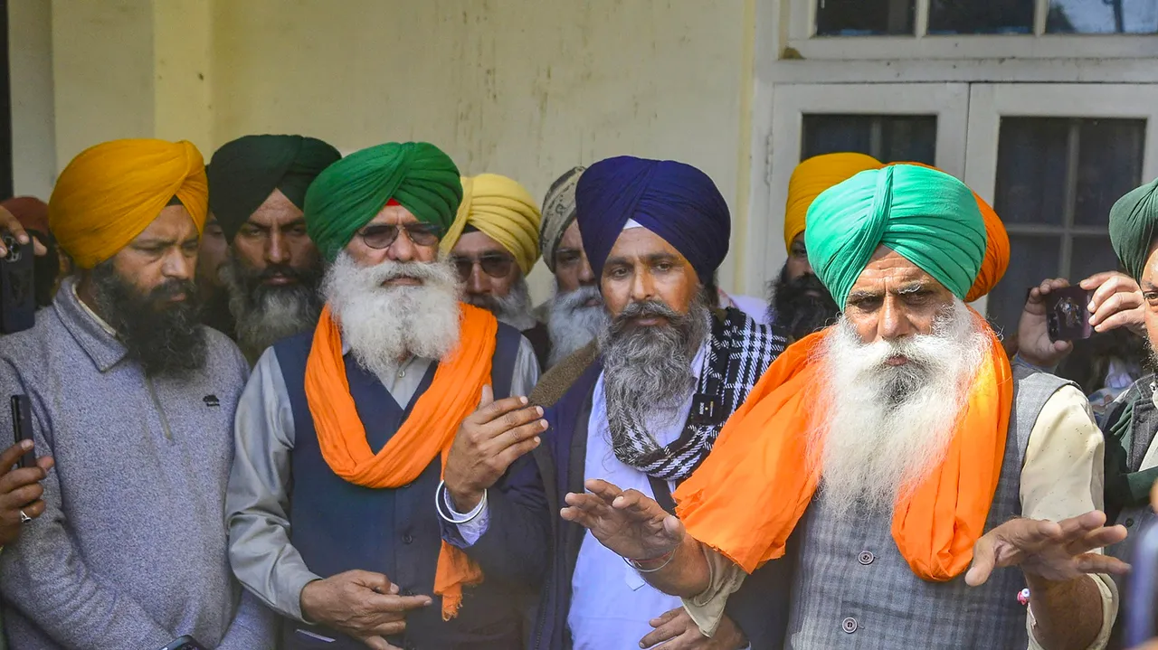 Farmer leader Swarn Singh Pandher (in blue turban) with Jagjit Singh Dallewal and others speaks to the media a day after clashes with security forces at Shambhu border