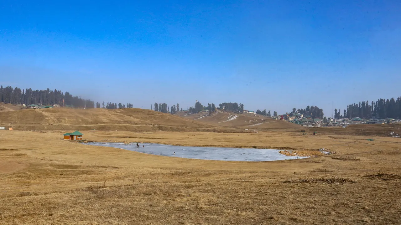 Unusual snowless, dry spell grips Kashmir winter, raises concerns amongst habitats