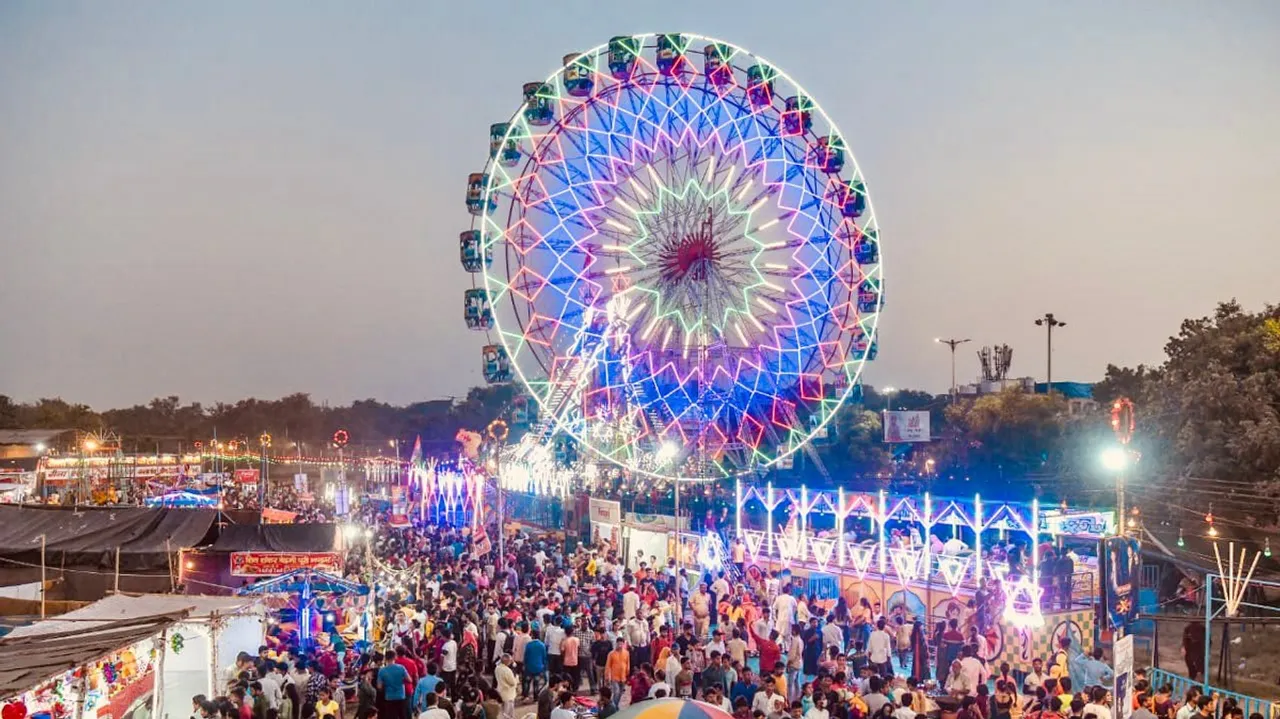 Giant wheel Ramlila Maidan.jpeg
