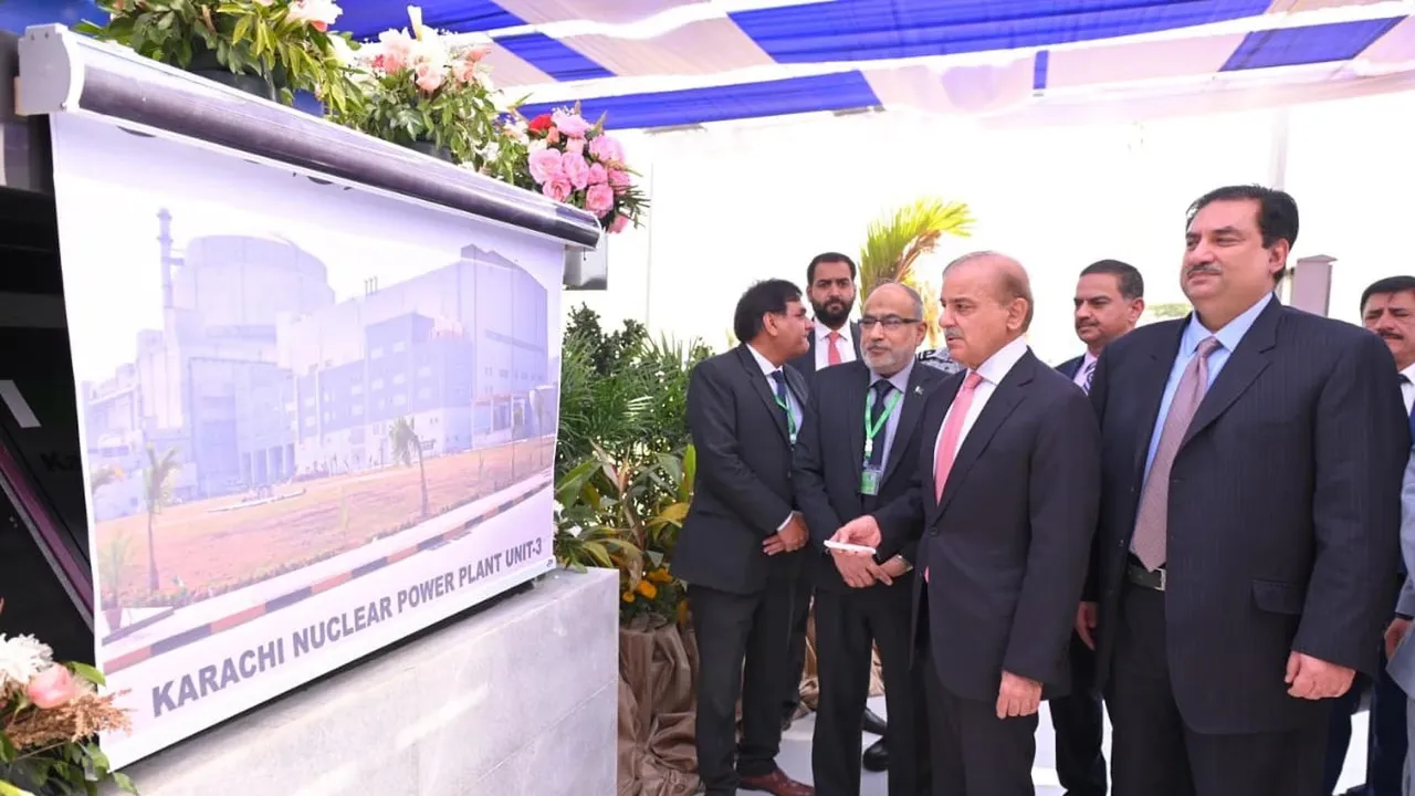 Shehbaz Sharif unveiling the plaque of 1100 MW unit 3 of Karachi Nuclear Power Plant (K-3)