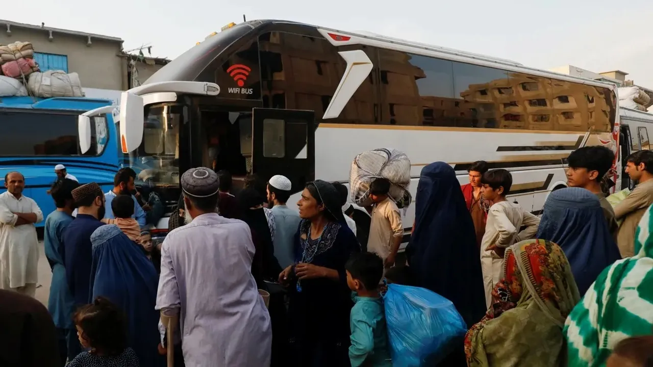 Pakistan’s strict ultimatum sparks exodus of Afghans ahead of deportation deadline