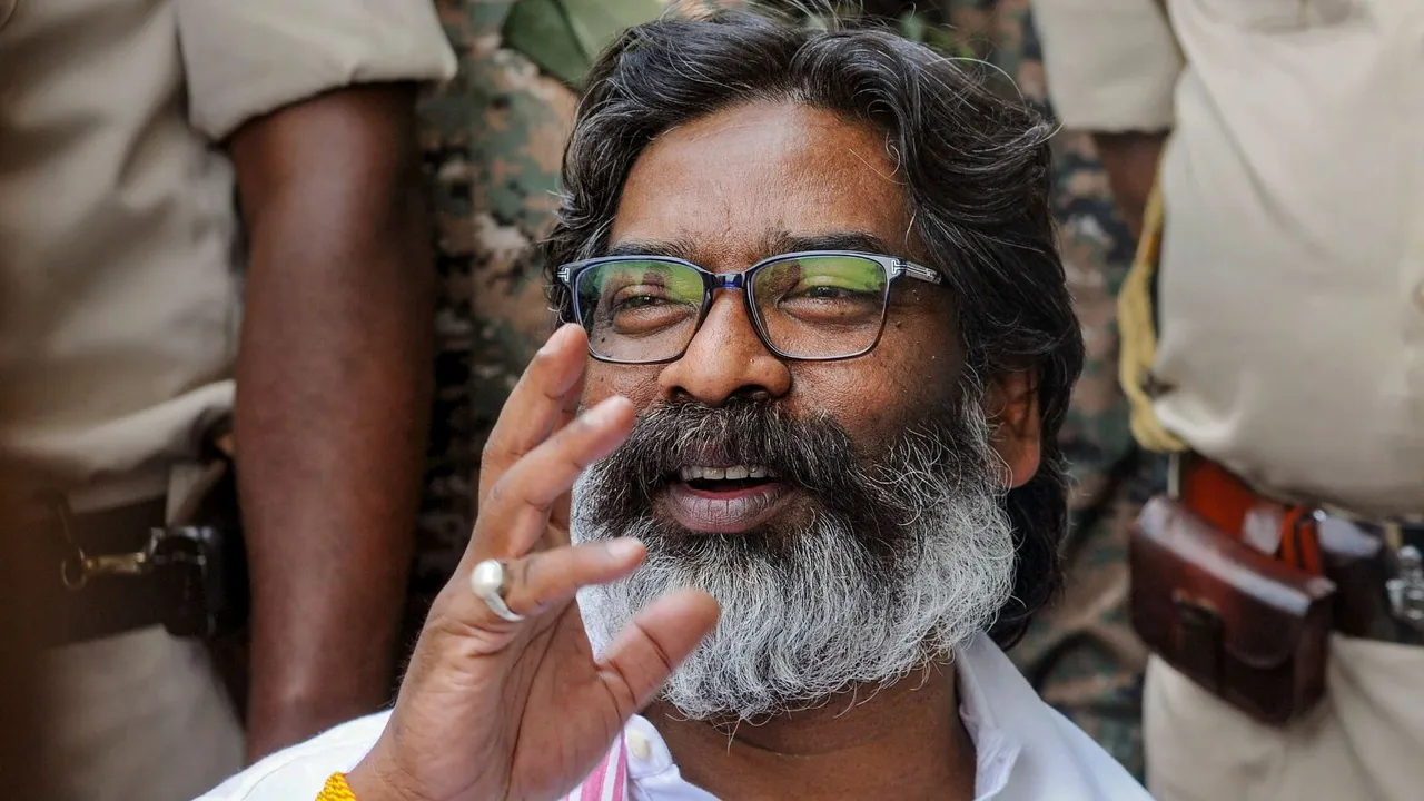 Jailed former Jharkhand chief minister Hemant Soren attends the last rites of his uncle under police custody, at Nemara village in Ramgarh district, Monday, May 6, 2024