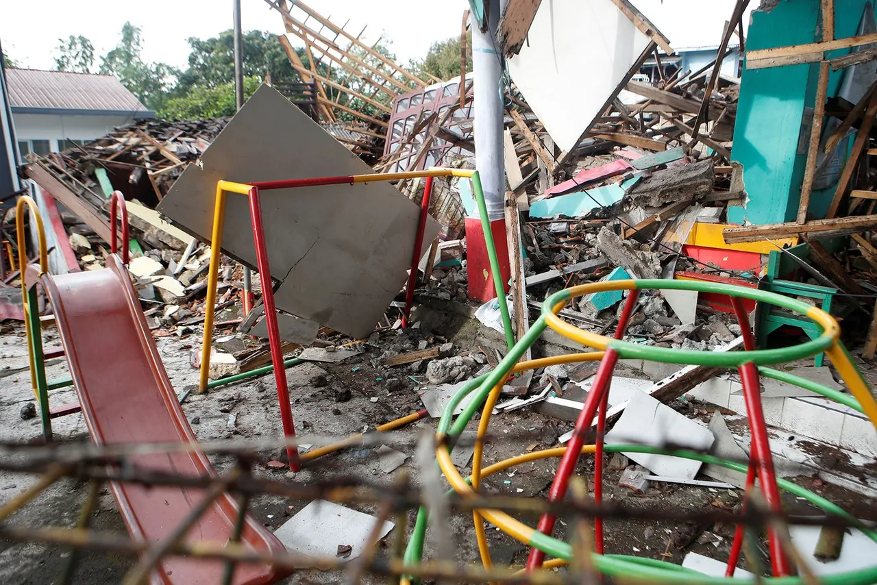 Indonesian earthquake death toll rises to 252; 31 still missing