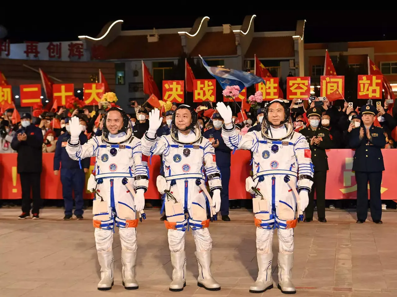 3 chinese astronauts.jpg