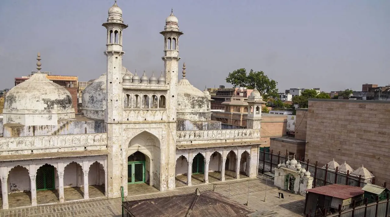 Varanasi collector to ensure sufficient no. of plastic tubs with water for 'wazu' facilities at Gyanvapi mosque: SC