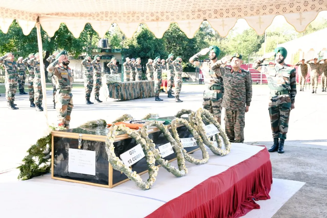 Army pays homage to technician killed in helicopter crash in Kishtwar