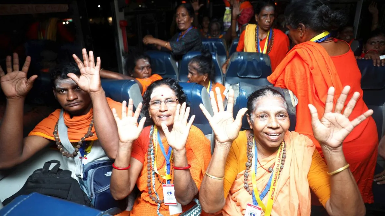 A third batch of 6,619 pilgrims left the Bhagwati Nagar base camp in Jammu in two separate convoys to join the annual Amarnath pilgrimage in the Kashmir Himalayas