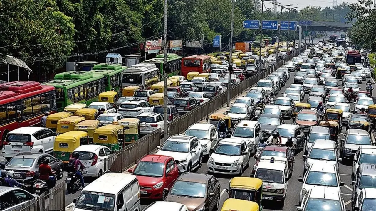 Delhi's Ashram, Nizamuddin areas see heavy traffic