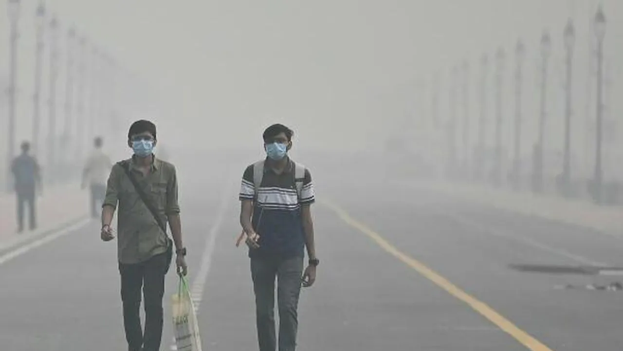 Air pollution in Delhi nears 'severe' category again