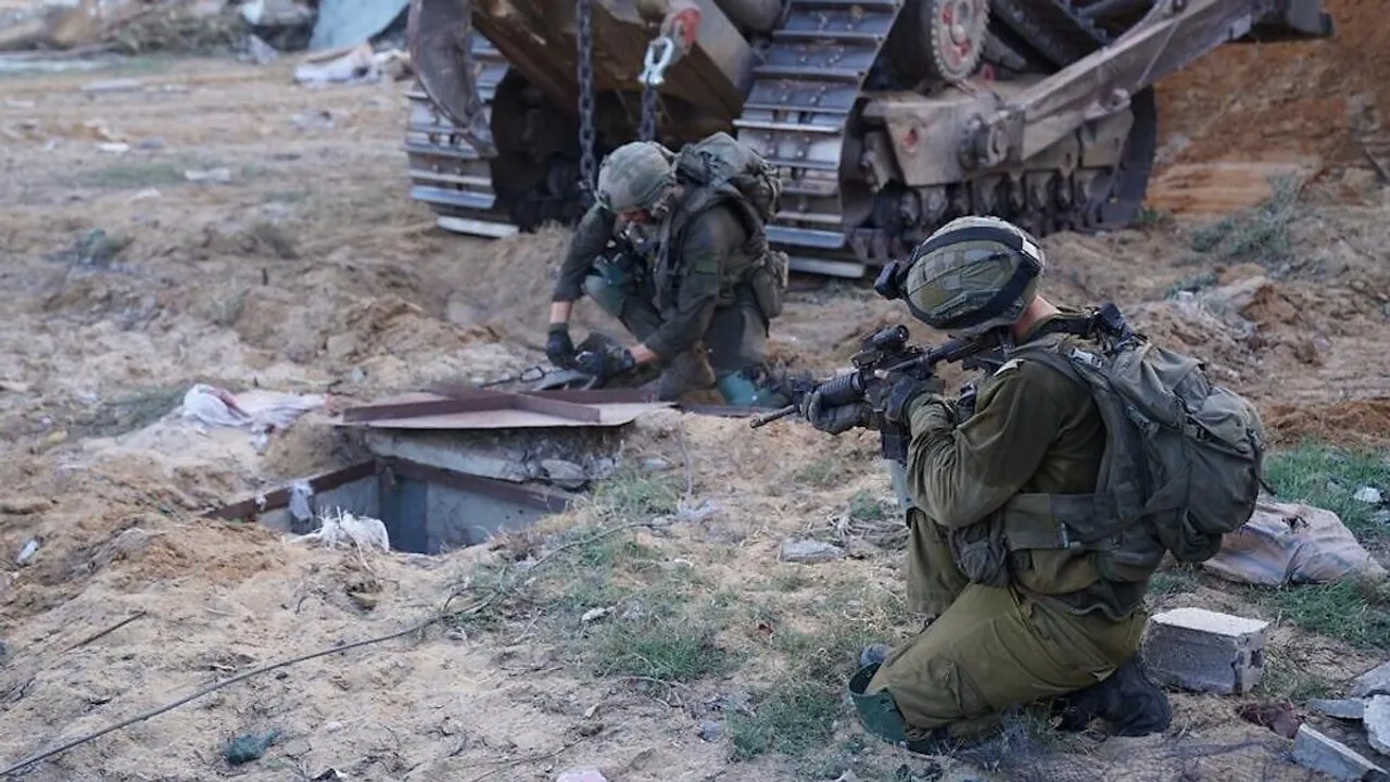 Israeli forces near Shifa hospital