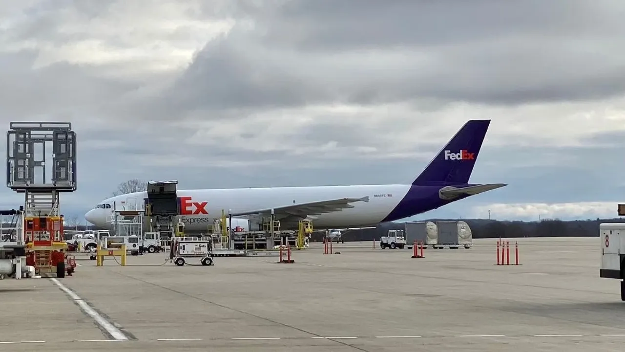 FedEx Aircraft Cargo