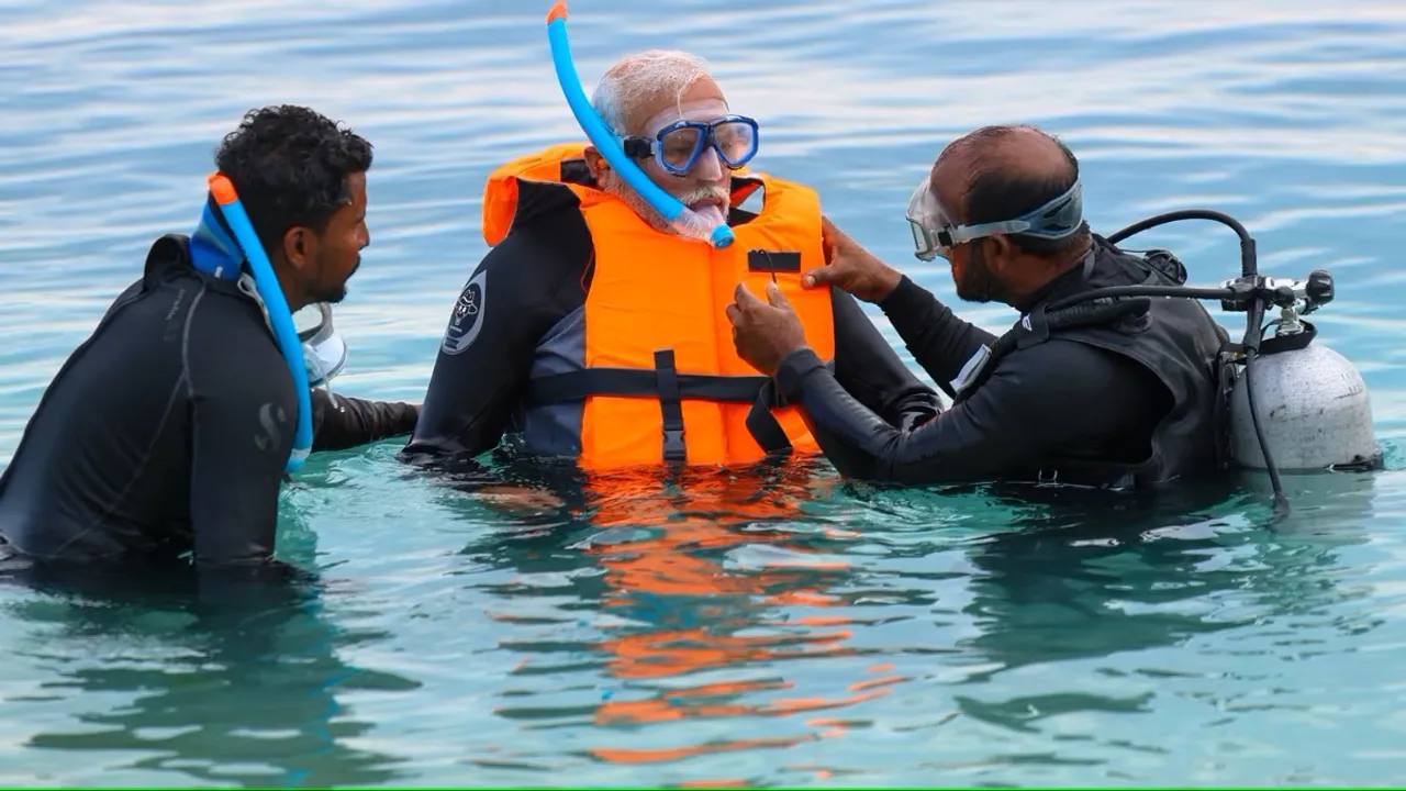 Narendra Modi snorkelling