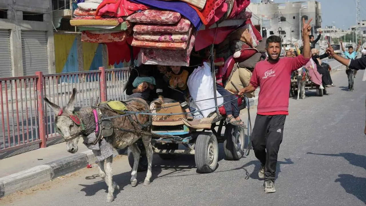 Civilians fleeing northern Gaza report terrifying journey on foot past Israeli tanks