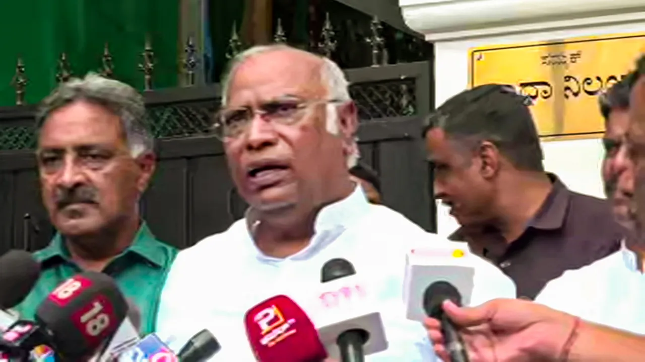 Congress MLAs leave selection of CLP leader to Kharge's decision