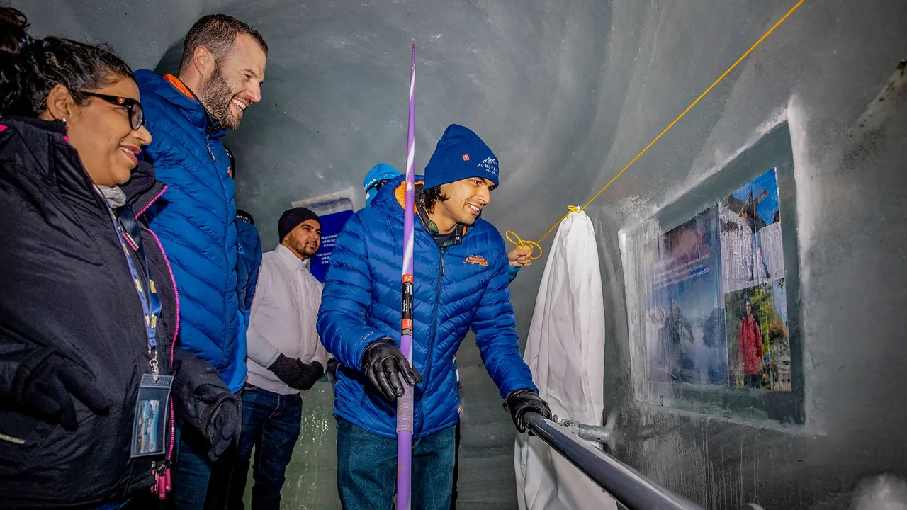 Deputy Director and Marketing Head, Switzerland Tourism India Ritu Sharma and CMO, honours Neeraj Chopra with a commemorative plaque at Jungfraujoch, known as the Top of Europe