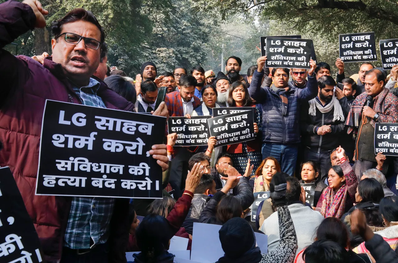 MCD Mayor AAP protest Delhi LG