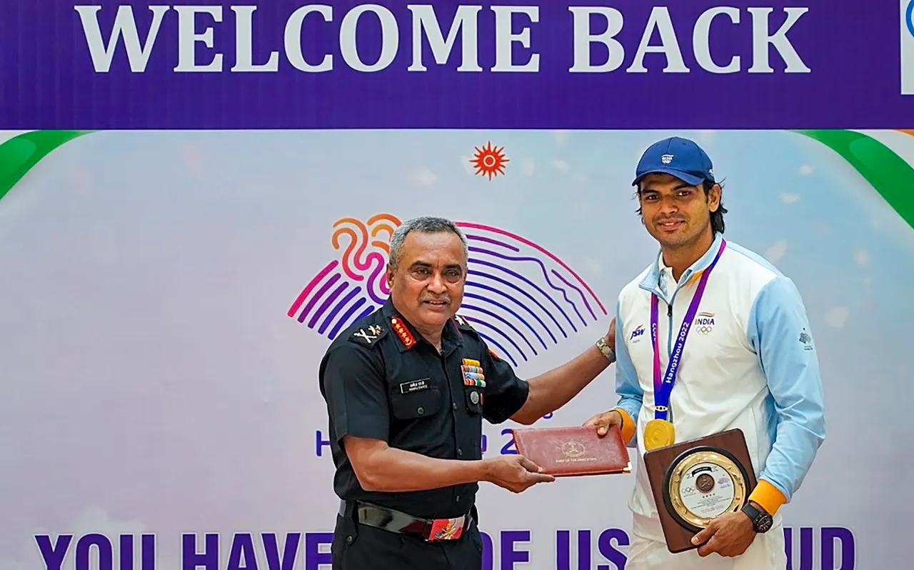Chief of Army Staff General Manoj Pande felicitates gold medalist javelin thrower Neeraj Chopra during the felicitation of sportspersons of the Indian Army who participated in the 19th Asian Games