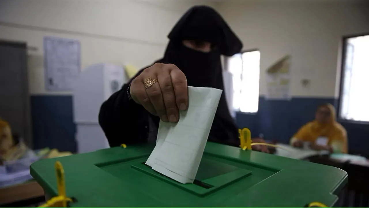 Pakistanis vote in general elections tainted by rigging claims