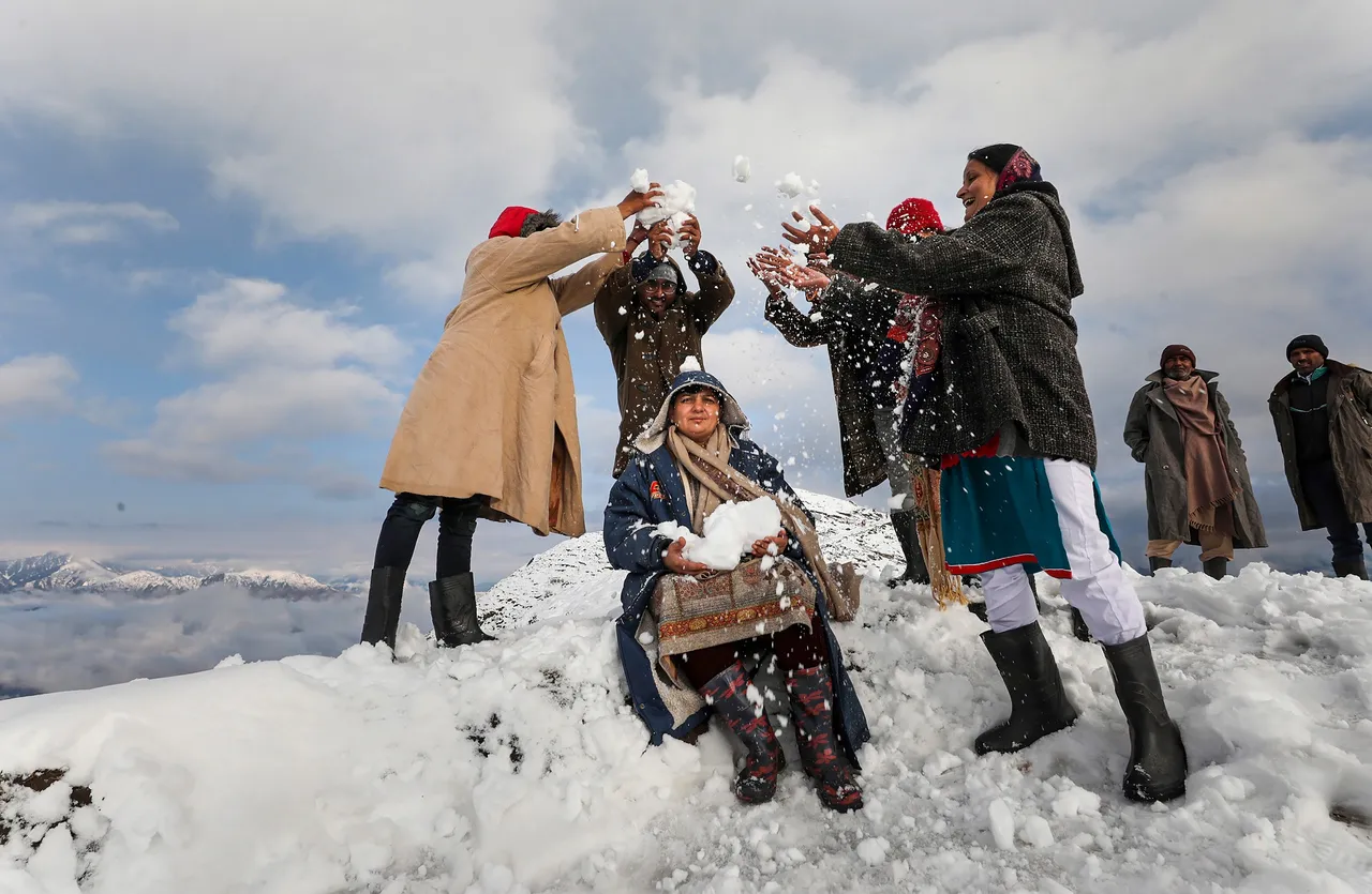 Snowfall Kashmir Uttarakhand Winter Himachal Ice Tourism