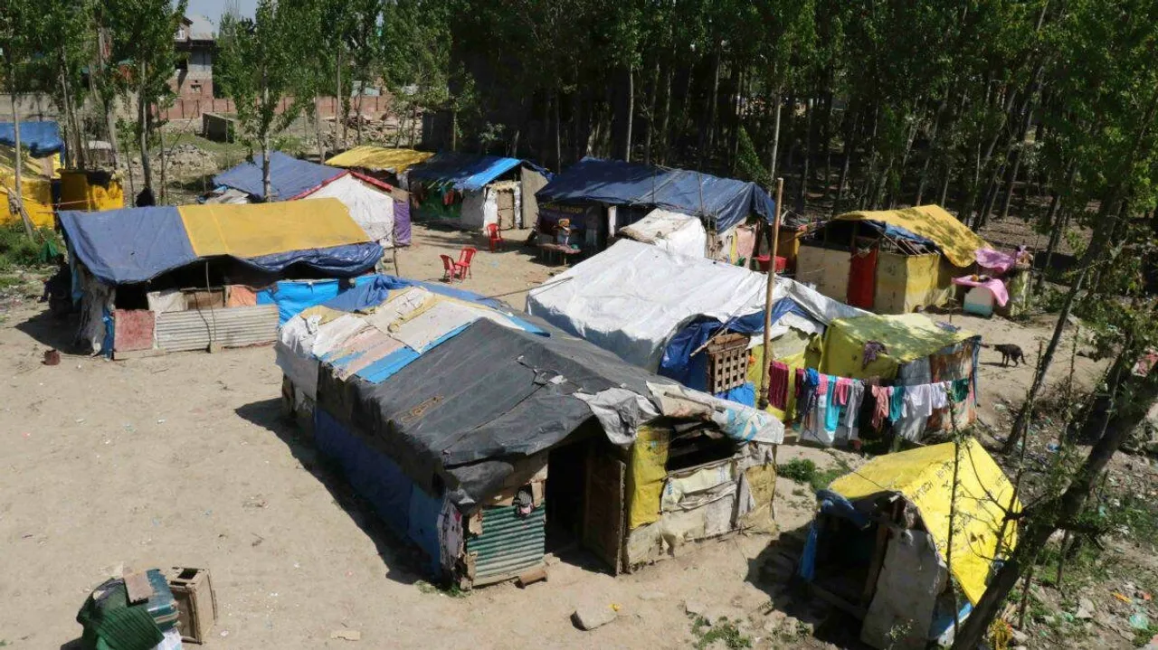 Slum Kashmir.jpg