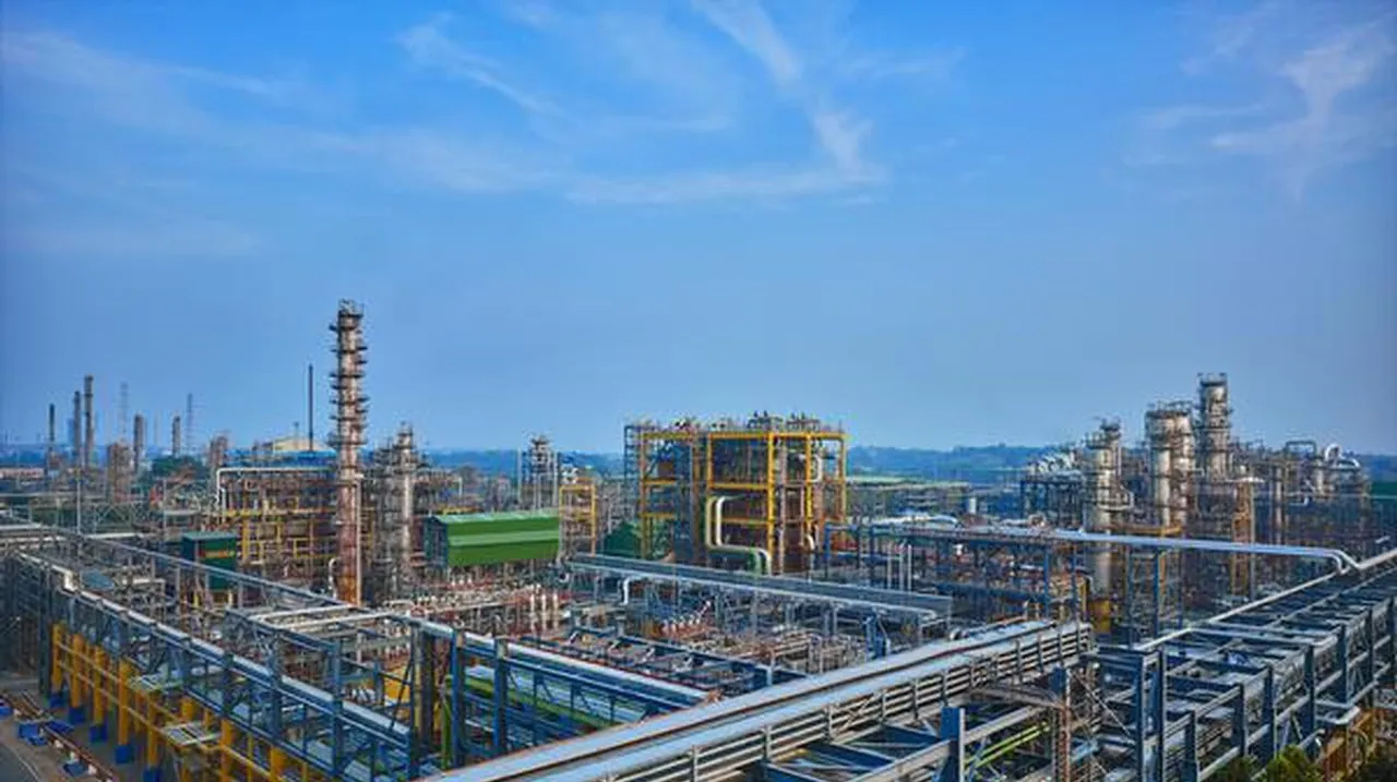 Bina refinery Sagar.jpg