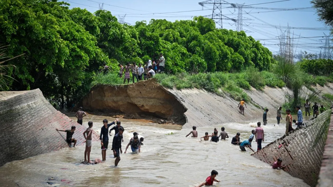 Visuals from Bawana, which is inundated as the barrage of Munak canal of North Delhi broke and water entered into the residential areas