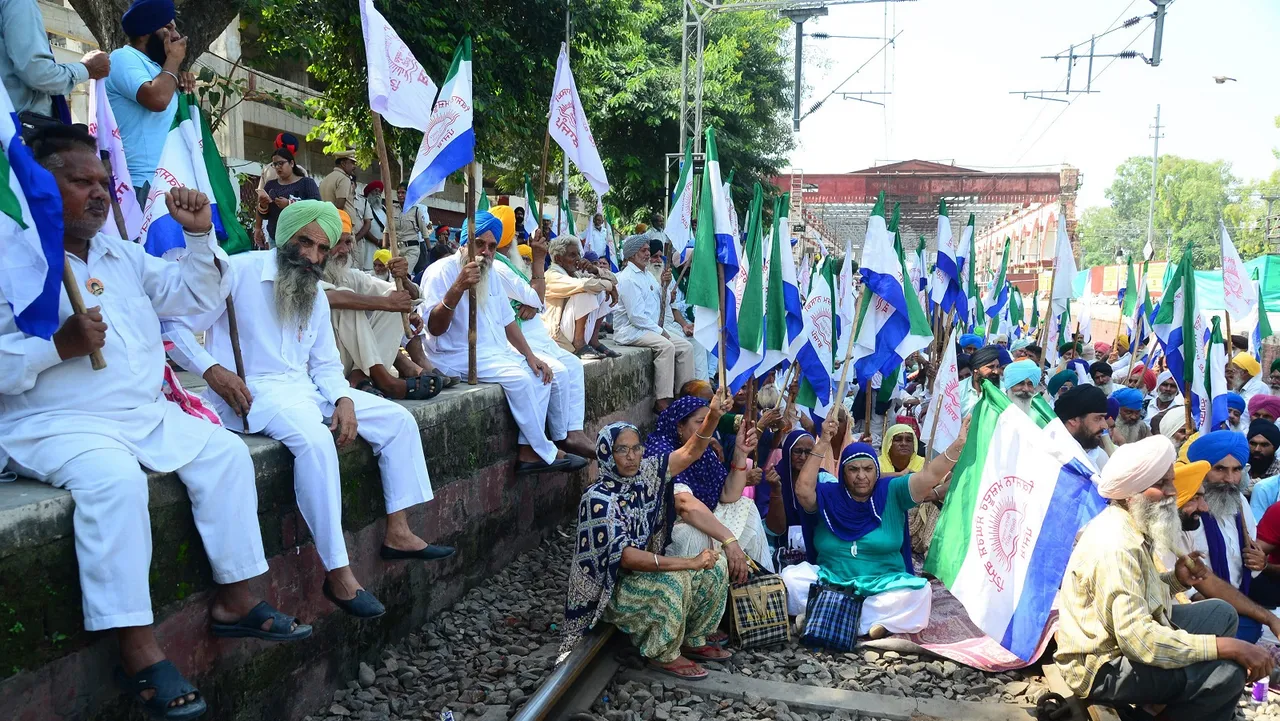Farmers protest in Punjab enters second day, train movement hit