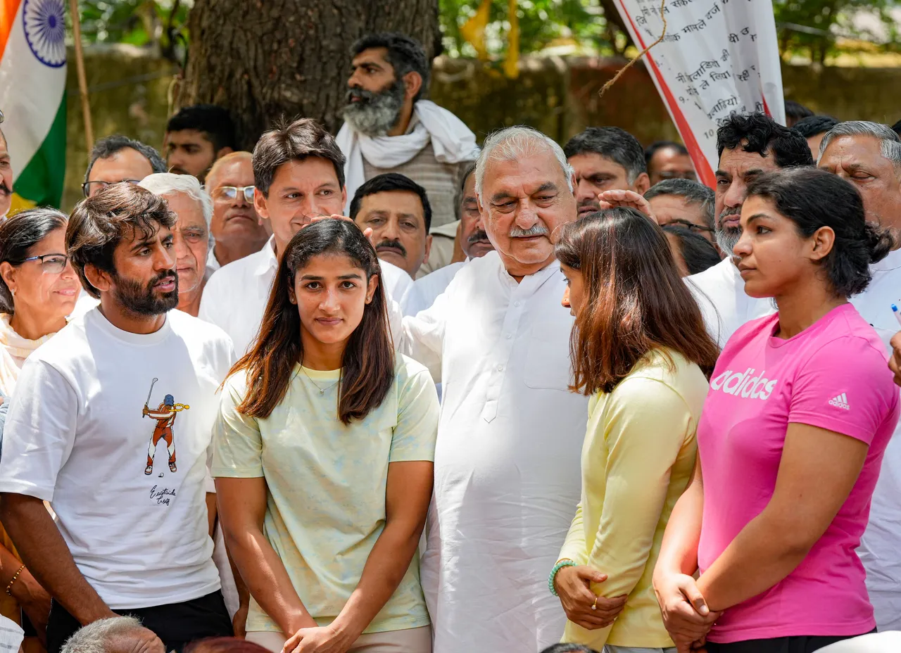 Congress leader Bhupinder Hooda and MP Deepender Hooda with wrestlers Bajrang Punia, Vinesh Phogat, Sangeeta and Sakshi Malik during wrestlers' ongoing protest