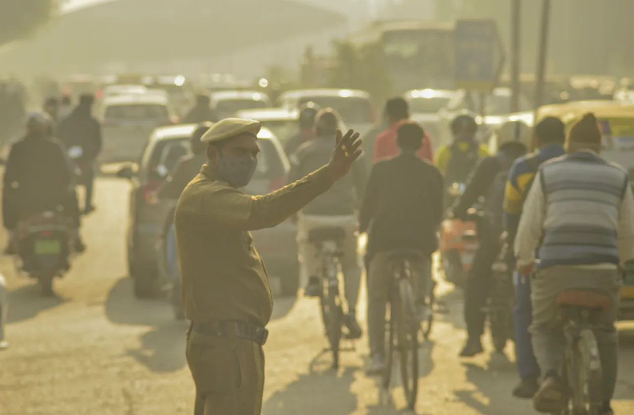 Delhi Gurugram Police Traffic Weather Smog Winter