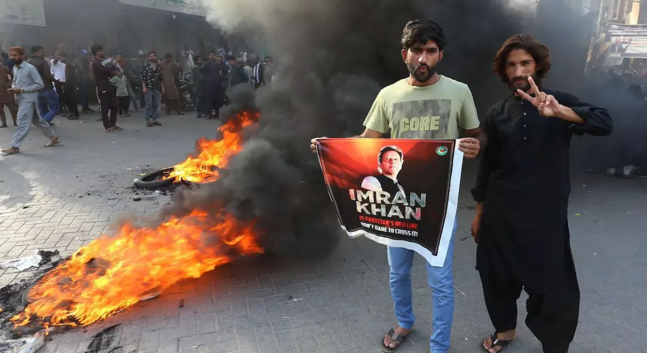 Pakistan protesters.webp