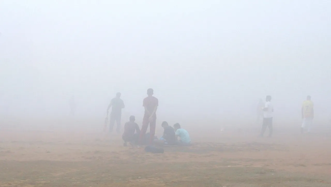 Moderate fog in Delhi