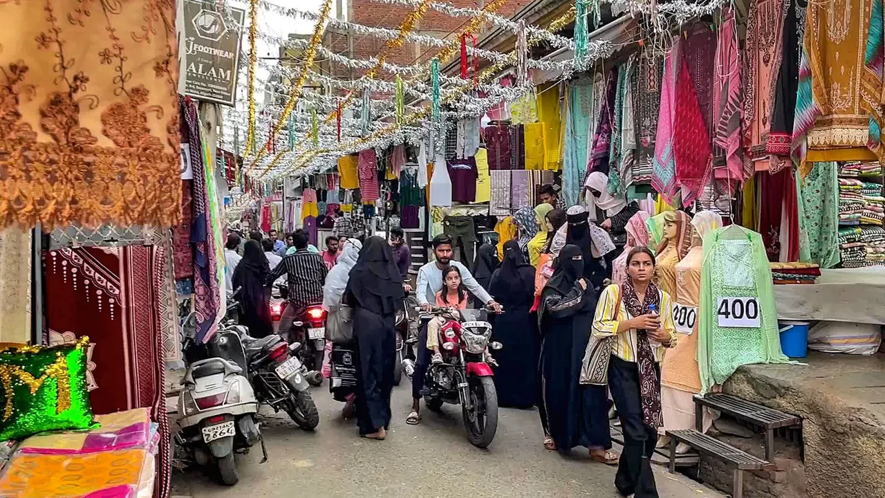 People at the Amir Nishan market, in Aligarh, Thursday, April 18, 2024