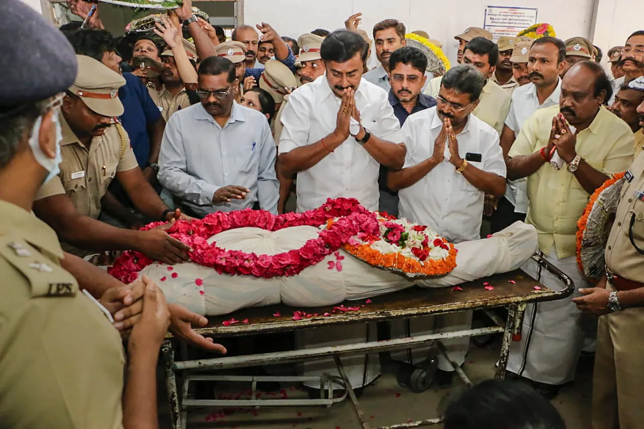 Tamil Nadu Minister for Information & Publicity Saminathan pays his last respects to Deputy Inspector General of Police (DIG), Coimbatore range, C Vijayakumar, in Coimbatore