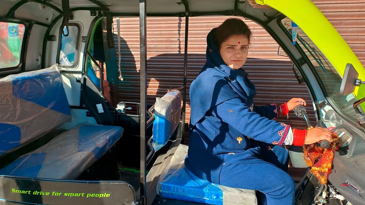 Meenakshi Devi, a female e-rickshaw driver of J&K’s Bhadarwah