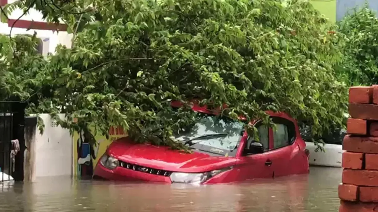 Mahindra Car Cyclone.jpg