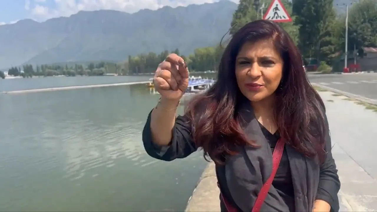 Shazia Ilmi Dal lake