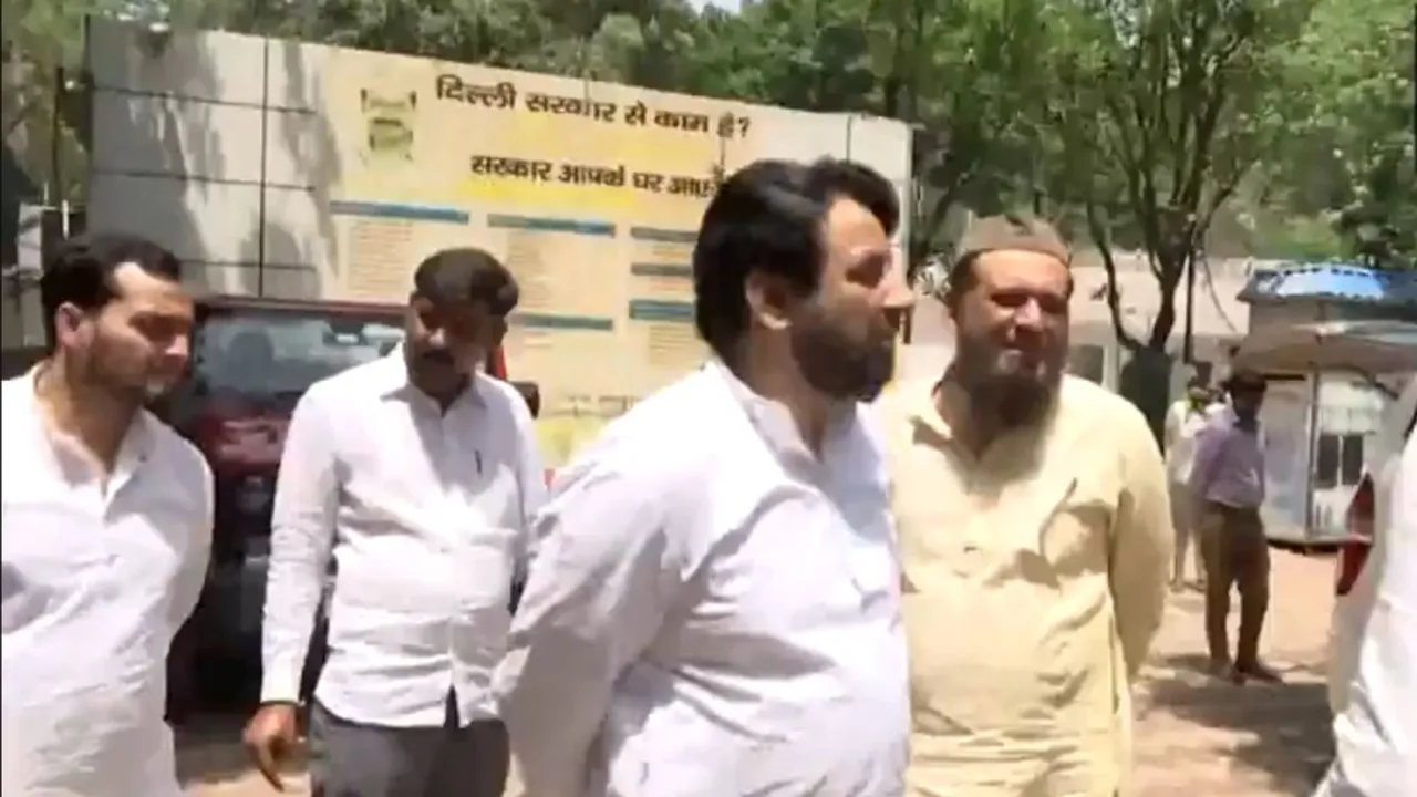After being granted bail by the Rouse Avenue Court, AAP MLA Amanatullah Khan reaches the party office.