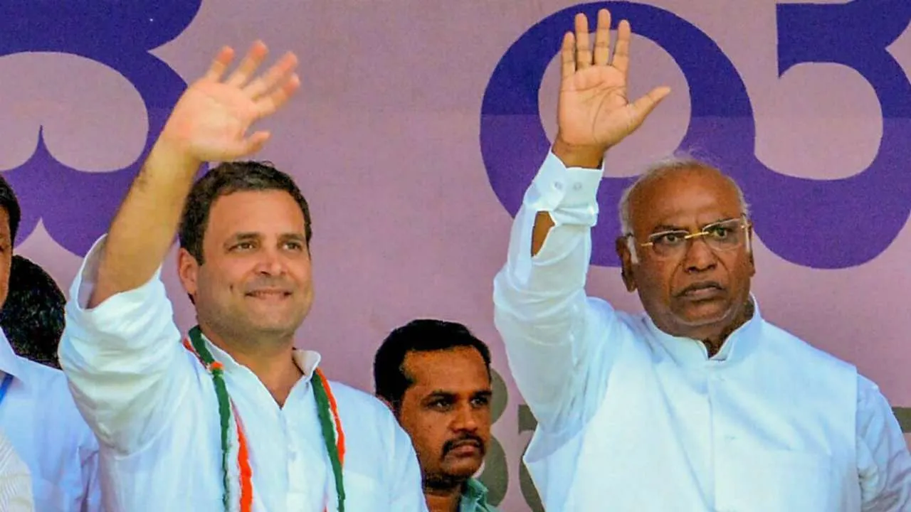 Rahul Gandhi and Mallikarjun Kharge.jpg