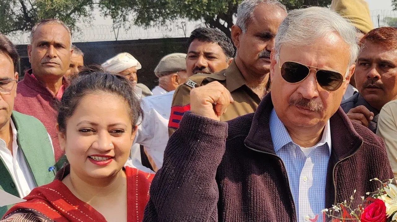 Arti Singh Rao with her father Rao Interjit Singh at a function in Rewari