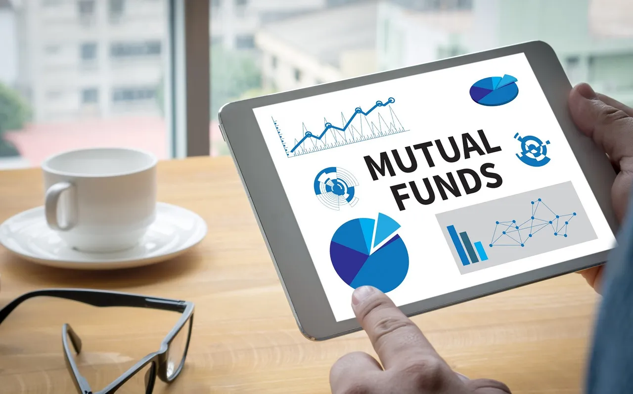 Inflow in equity mutual funds climbs 42% to Rs 19,957 crore in October